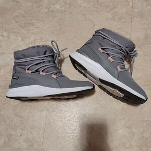Puma boots  size 4C